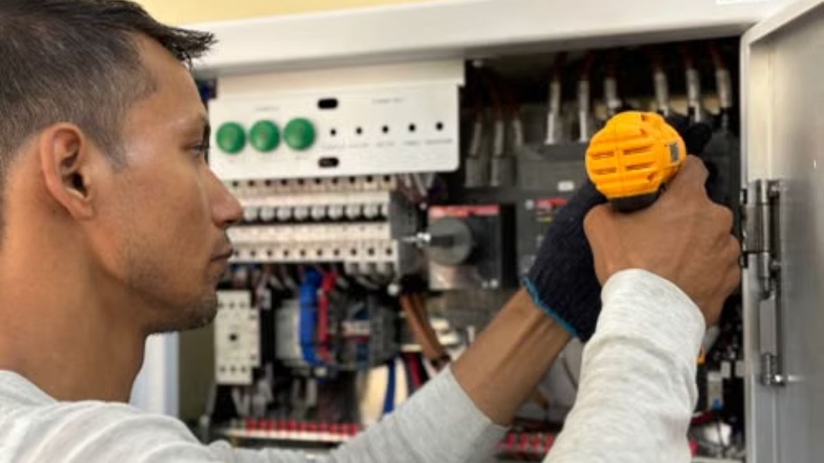 Maintenance Electrician Jobs in Qatar